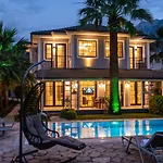 Palmiye Jakuzili Bahceli Havuzlu - Ocekhomes וילה פאטהיה
