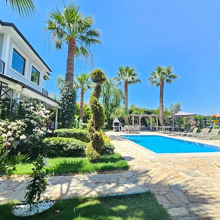 וילה Palmiye Jakuzili Bahceli Havuzlu - Ocekhomes