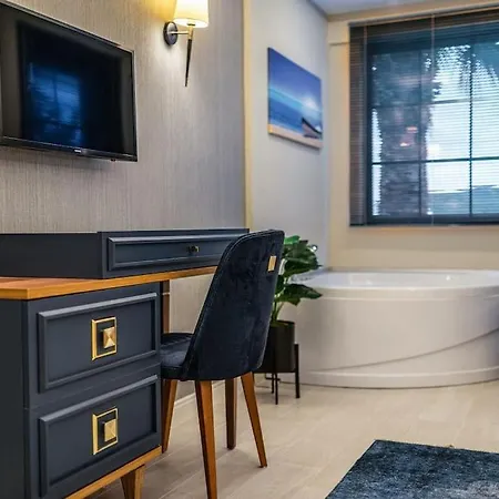Palmiye Jakuzili Bahceli Havuzlu - Ocekhomes Fethiye