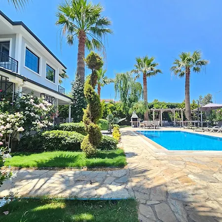 Palmiye Jakuzili Bahceli Havuzlu - Ocekhomes
