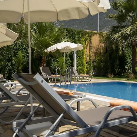 Palmiye Jakuzili Bahceli Havuzlu - Ocekhomes 빌라 *