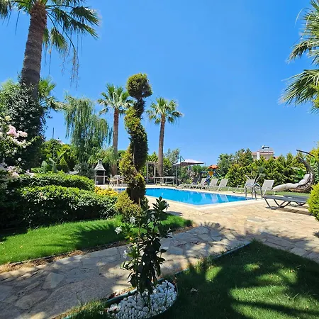 Palmiye Jakuzili Bahceli Havuzlu - Ocekhomes 페티예