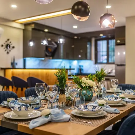 Palmiye Jakuzili Bahceli Havuzlu - Ocekhomes 빌라