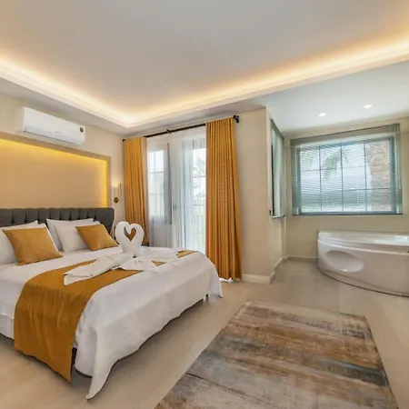 Palmiye Jakuzili Bahceli Havuzlu - Ocekhomes 빌라 페티예