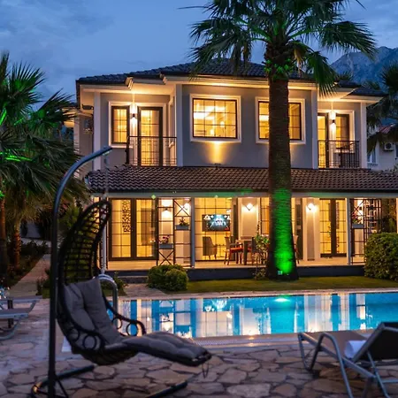 Palmiye Jakuzili Bahçeli Havuzlu - Ocekhomes Villa Fethiye