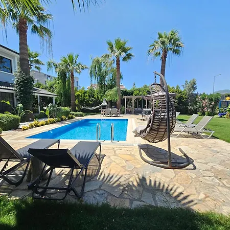 Palmiye Jakuzili Bahceli Havuzlu - Ocekhomes 빌라