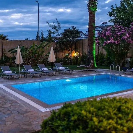 Palmiye Jakuzili Bahceli Havuzlu - Ocekhomes Villa Fethiye