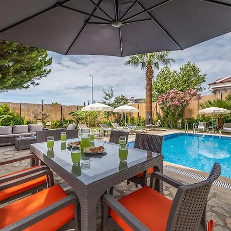 Palmiye Jakuzili Bahceli Havuzlu - Ocekhomes Villa