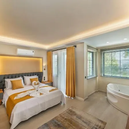 Palmiye Jakuzili Bahceli Havuzlu - Ocekhomes Villa *